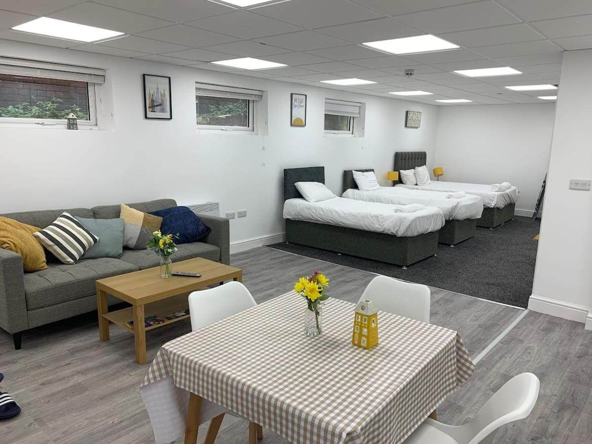 Huge Studio Close To City Centre With Free Secure Parking Лийдс Екстериор снимка