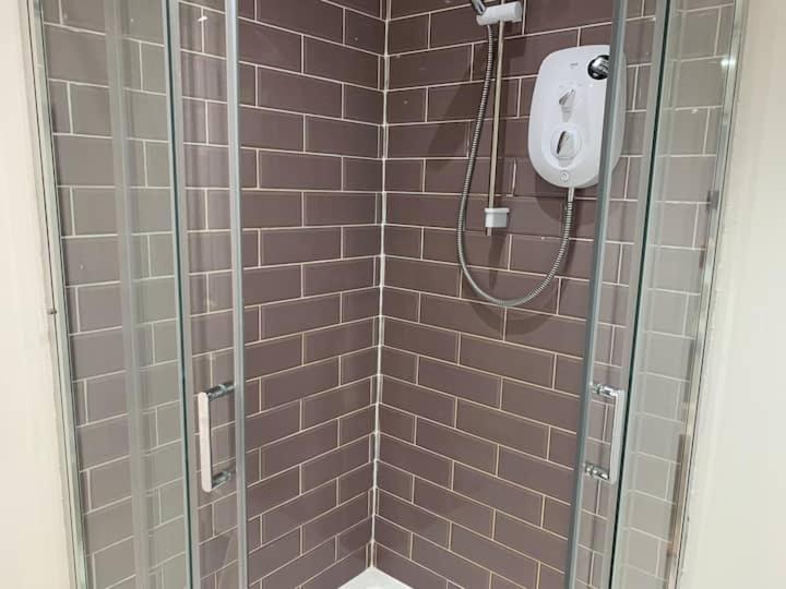 Huge Studio Close To City Centre With Free Secure Parking Лийдс Екстериор снимка