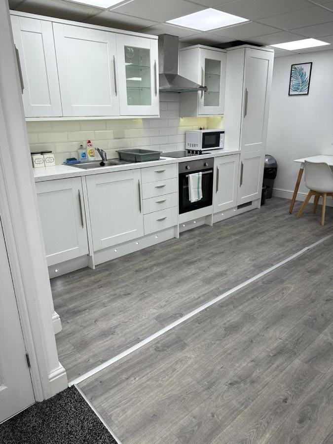 Huge Studio Close To City Centre With Free Secure Parking Лийдс Екстериор снимка
